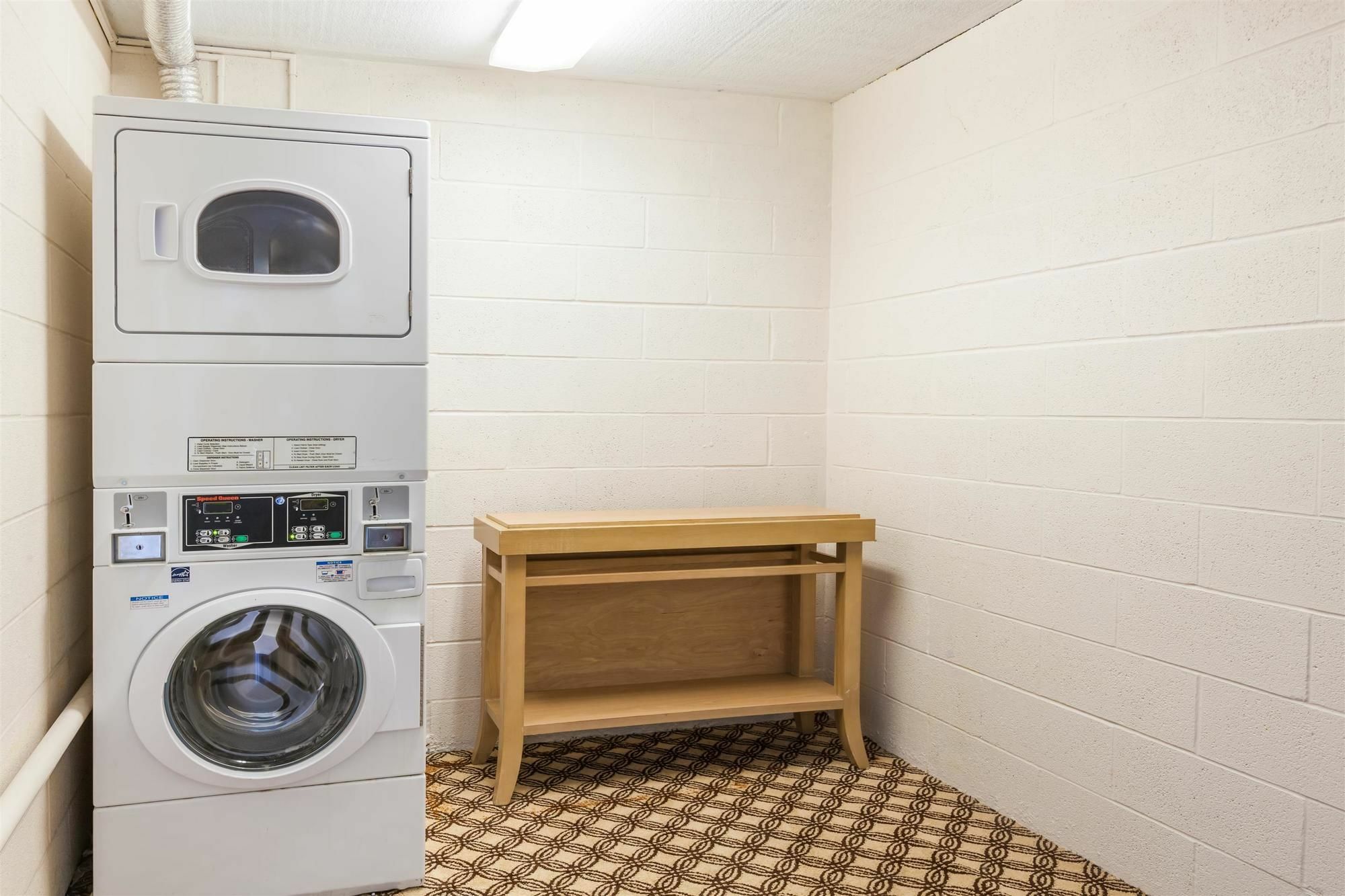 Days Inn Syracuse East Syracuse Εξωτερικό φωτογραφία
